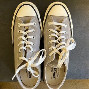 NEW womens converse in tan size 8
